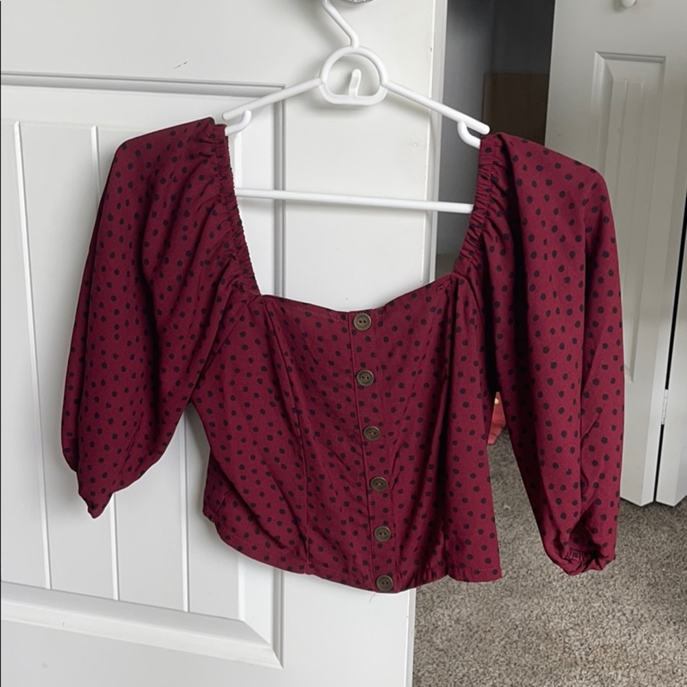 Crop top off the shoulder.